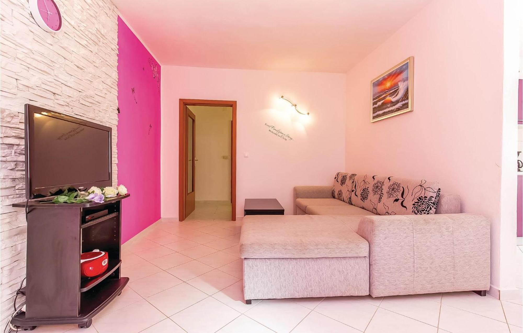 Awesome Apartment In Dobrinj With Wifi ภายนอก รูปภาพ