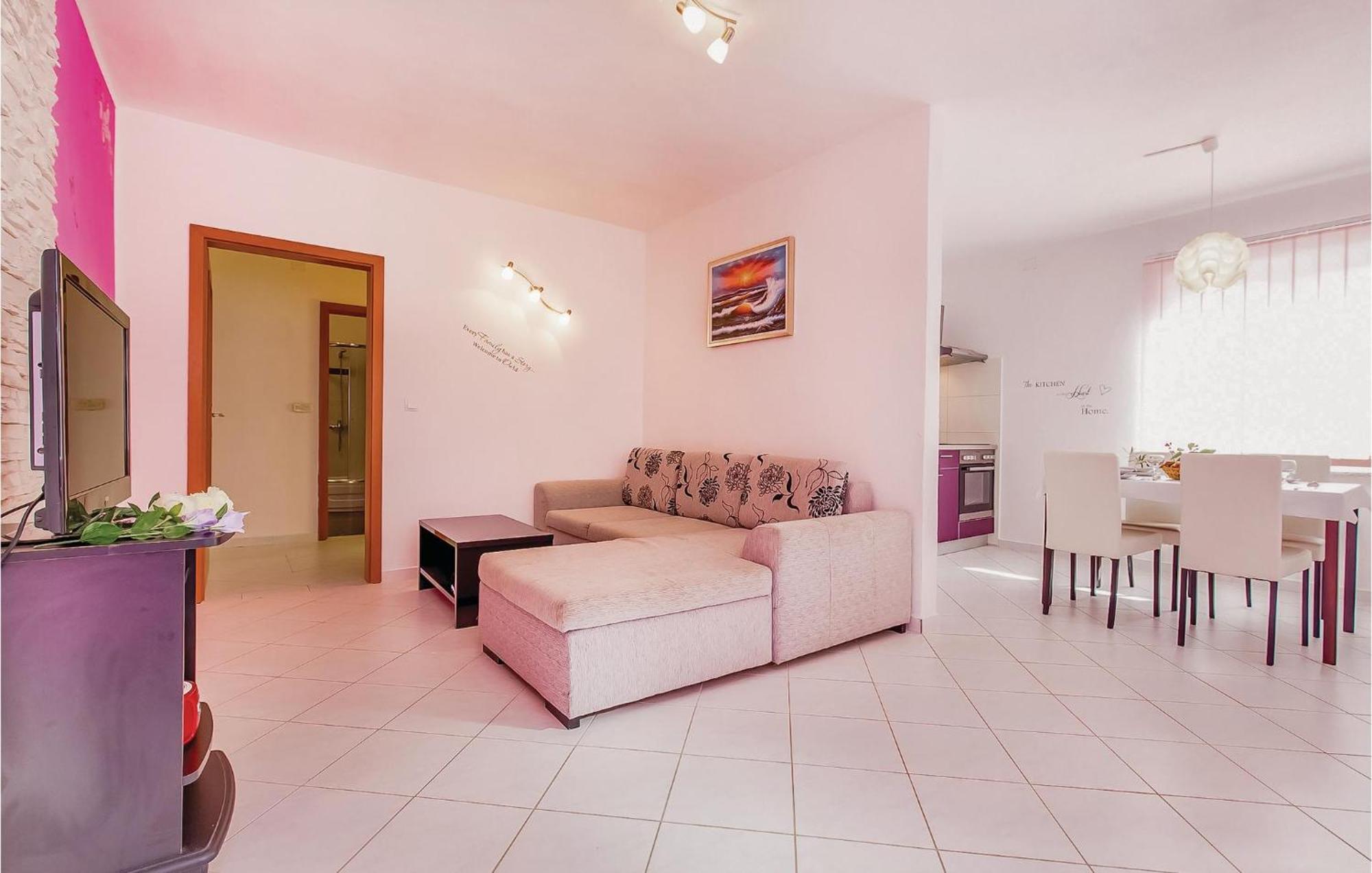 Awesome Apartment In Dobrinj With Wifi ภายนอก รูปภาพ