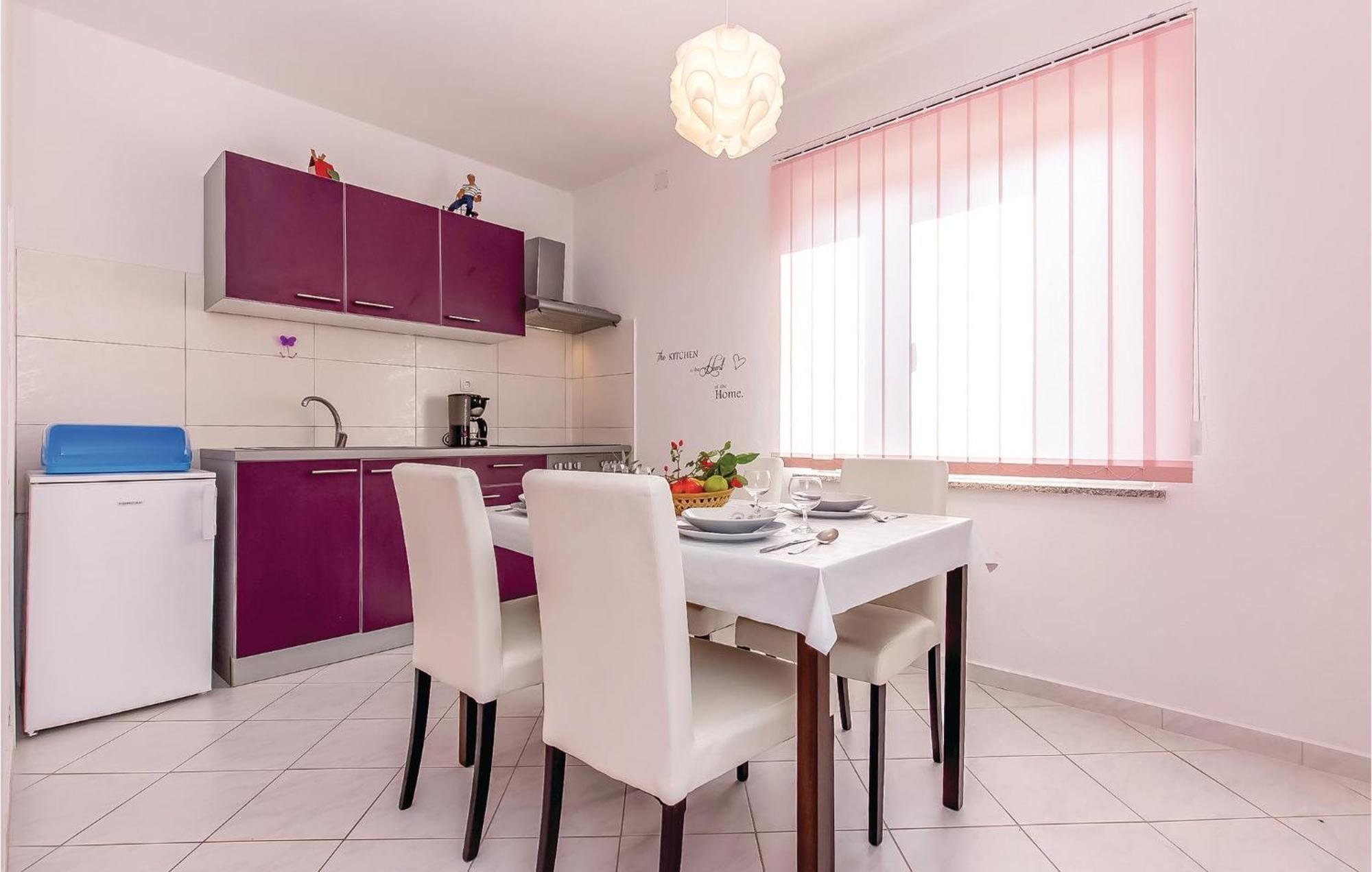 Awesome Apartment In Dobrinj With Wifi ภายนอก รูปภาพ
