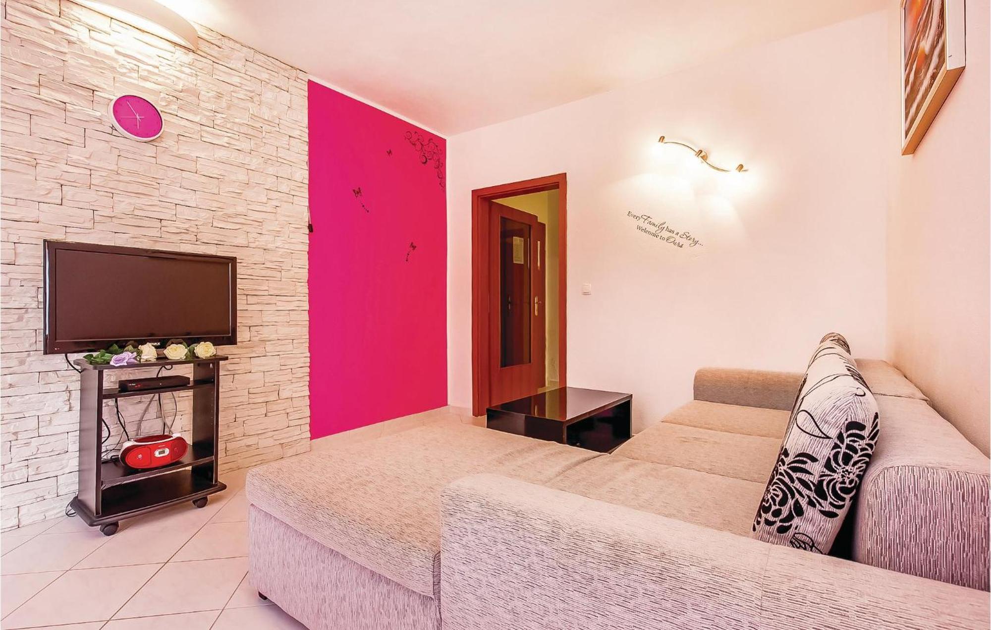 Awesome Apartment In Dobrinj With Wifi ภายนอก รูปภาพ